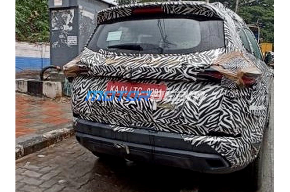 2022 Tata Safari spied rear quarter 